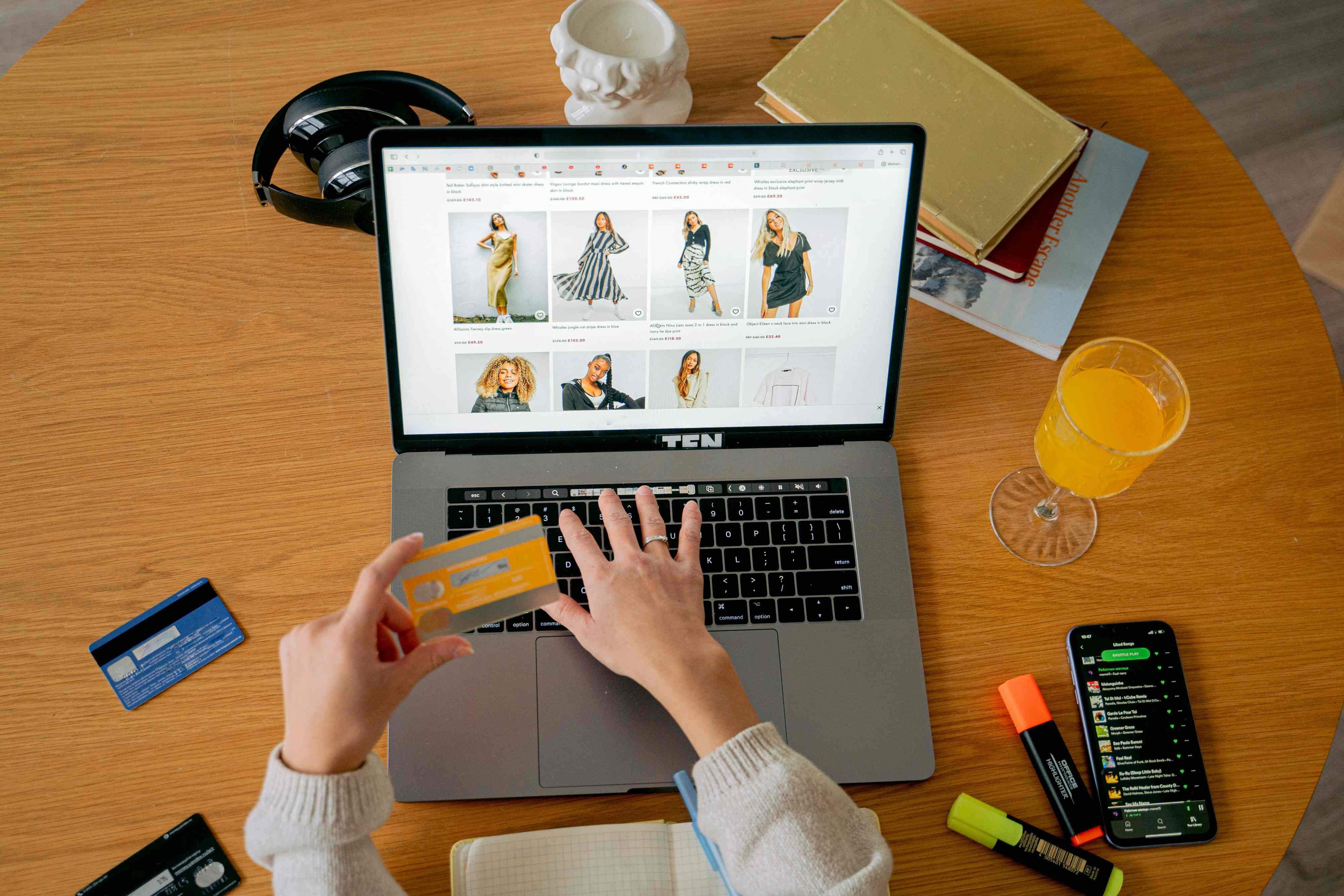 E-commerce Solutions service visualization